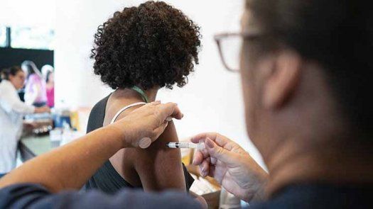 Coronavac se mostró eficaz contra 3 variantes del coronavirus, dice Instituto