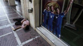 Griegos van a elecciones ante la mirada ansiosa del mundo