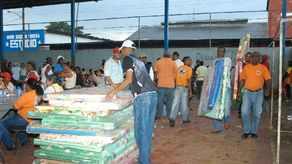 Colchones y alimentos para damnificados por incendio