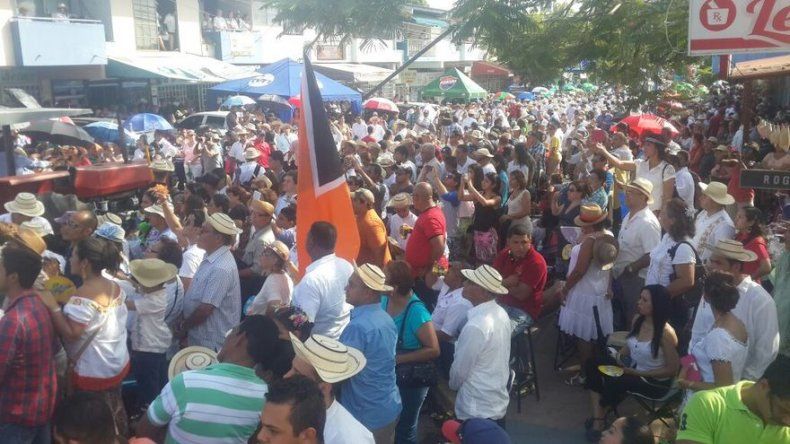 Desfile de las Mil Polleras 2015