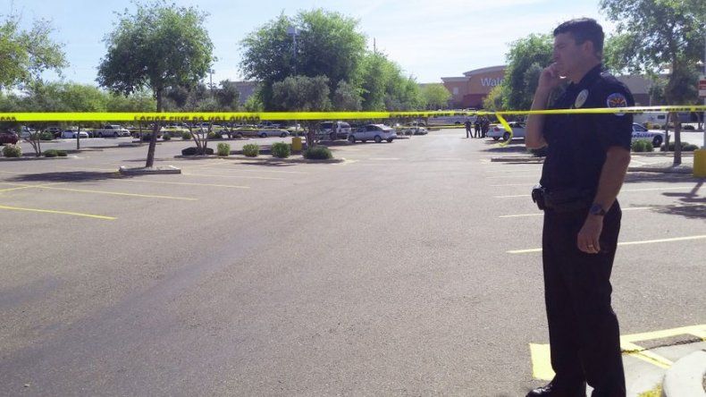 Atacante muere tras balear a 2 policías en Phoenix