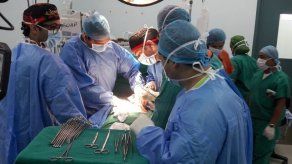 Especialistas panameños realizan primera cirugía laparascópica de masa adrenal