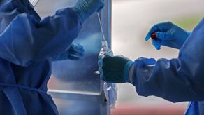 La variante ómicron del coronavirus también fue detectada este lunes por primera vez en Panamá y Río de Janeiro.&nbsp;