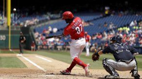 Filis barren a Bravos con jonrones de Herrera y Franco