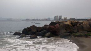 Viento y lluvia golpean la costa de México