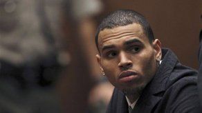 Revocan la libertad condicional al cantante Chris Brown