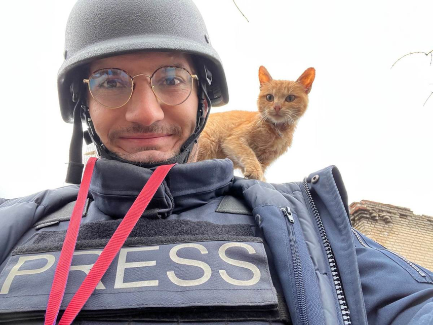 Arman Soldin nació en Bosnia y en una ocasión había dicho que le atraía contar historias de personas desplazadas por los combates, debido a la experiencia de su propia familia que tuvo que huir de la guerra.