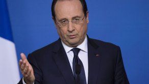 Hollande rinde homenaje a Juan Carlos I