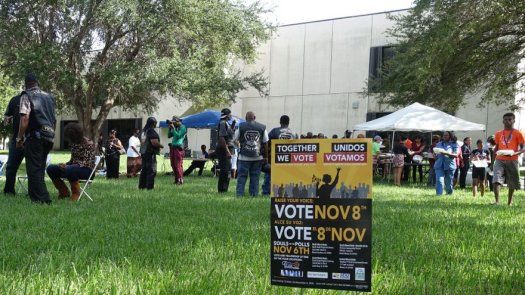 Votantes hispanos buscan hacer historia en reñidas elecciones presidenciales