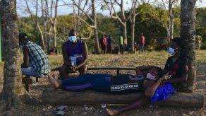 Debido a la pandemia y a los cierres de fronteras, miles de estos migrantes se quedaron varados en los albergues de Panamá.
