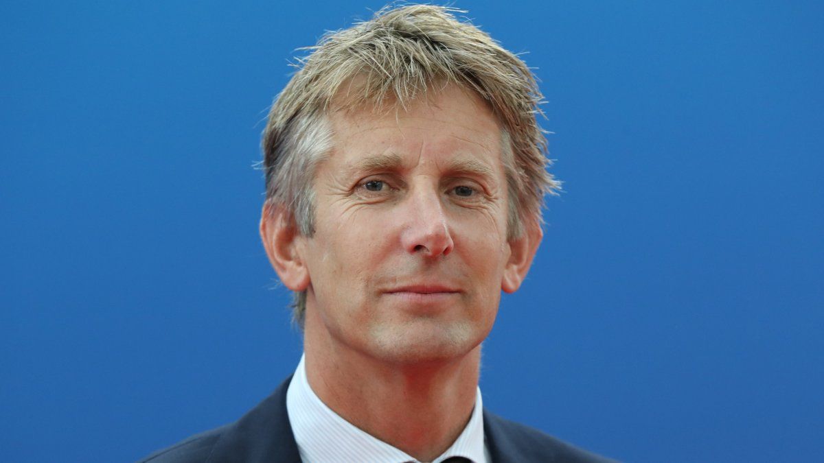 Edwin Van der Sar ingresa a cuidados intensivos tras hemorragia cerebral