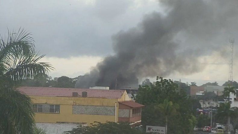 Bomberos atienden incendio en establecimiento comercial en Las Tablas