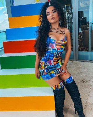 La artista colombiana Valii estrenó recientemente su tema Pa la calle.