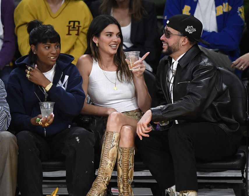 ¡Siguen juntos! Bad Bunny y Kendall Jenner son captados saliendo de un restaurante