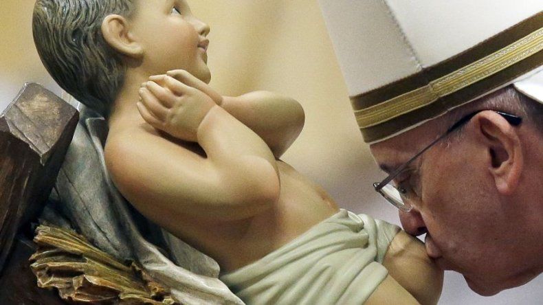 El papa Francisco celebra la Misa de Gallo