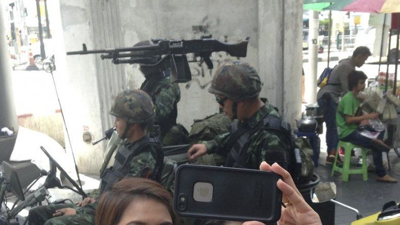Ejército tailandés impone ley marcial, niega golpe