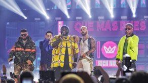El cantante panameño Sech brilla en los Premios Juventud