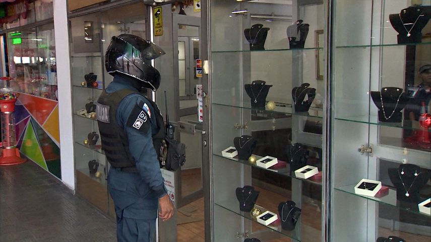 Hombre presuntamente vinculado al asalto en joyería en la 12 de Octubre.