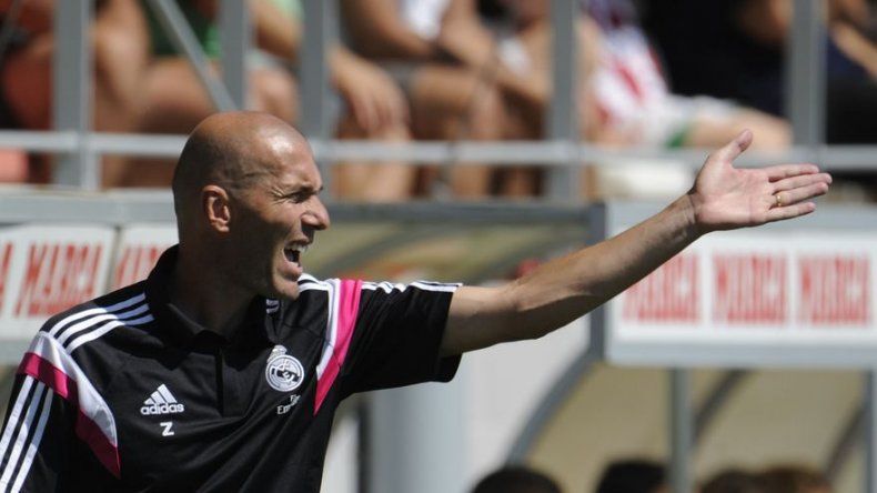 Zidane podría ser suspendido tres meses por problemas con su diploma de técnico