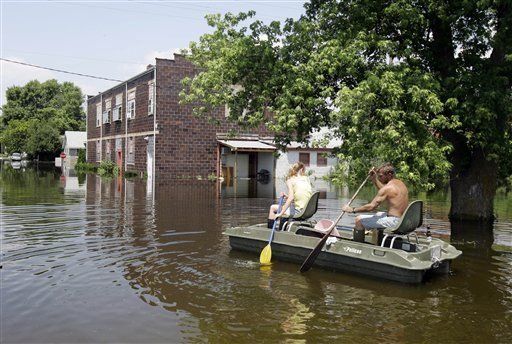 Lluvia amenaza poblados a orillas del río Misisipi