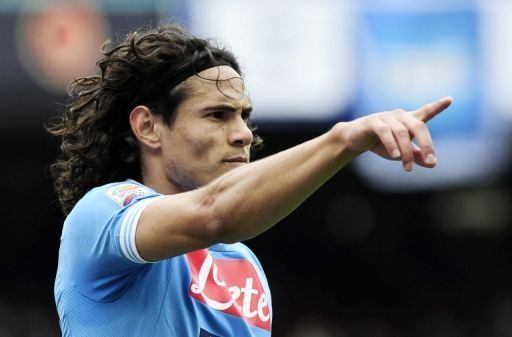 Cavani ha traicionado a Dios, afirma esposa, por supuesta infidelidad