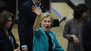 FBI anuncia nueva investigación sobre correos de Clinton