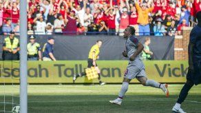 Shaqiri anota de chilena; Liverpool golea 4-1 al Man U