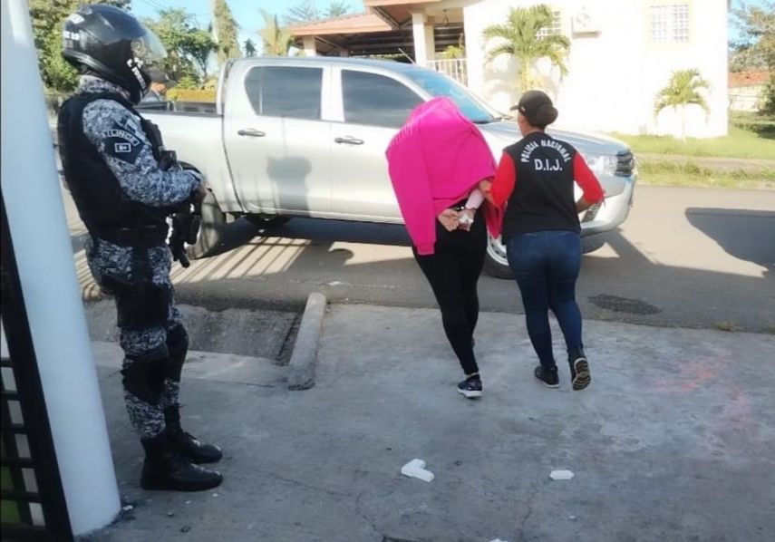 La pareja de esposos de 43 y 47 años fue remitida a los trámites correspondientes.