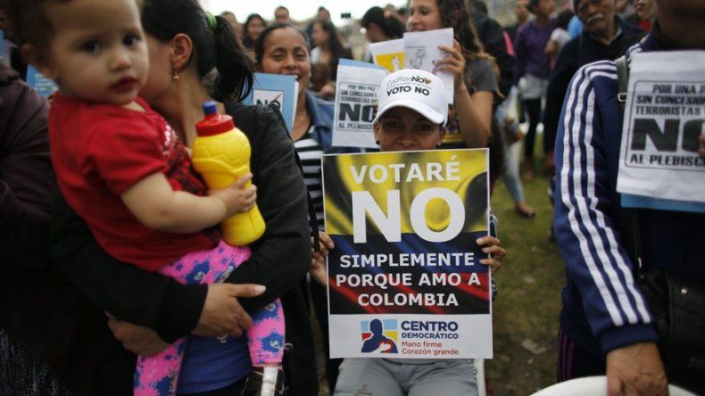 Plebiscito de paz colombiano se desarrolla con normalidad