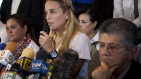 Tintori denuncia que un avión con opositores sufrió sabotaje en Venezuela
