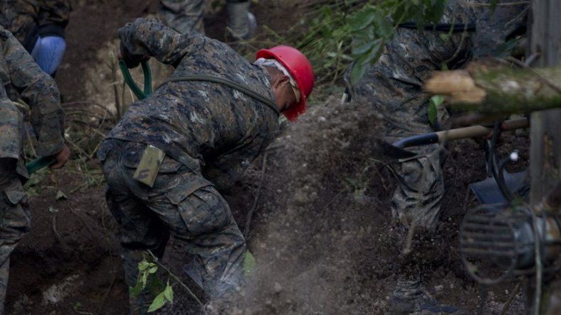 Al menos cuatro muertos y un centenar de desaparecidos por deslave en Guatemala