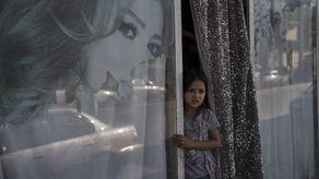 Hasta que los talibanes tomaron el país el mes pasado, algo menos de un tercio de los casi 3.000 empleados de la ciudad eran funcionarias mujeres.