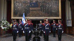 Expresidente argentino Fernando De la Rúa es sepultado en ceremonia privada