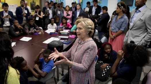 Asesor Clinton vincula campaña de Trump con hackeo ruso