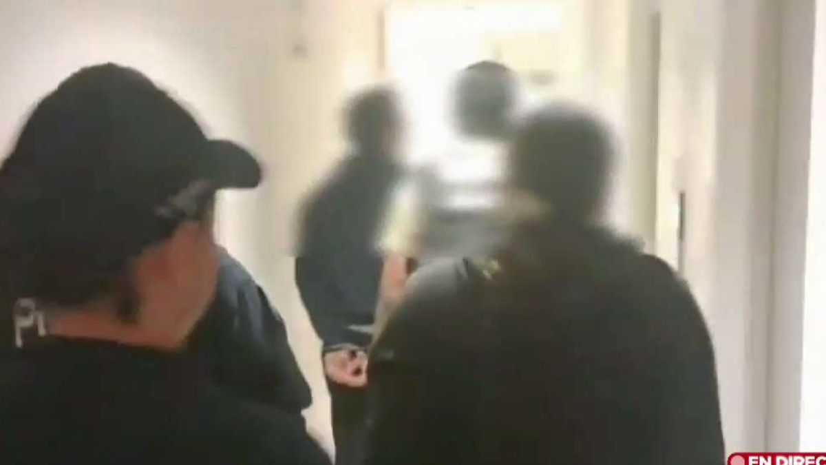 Pareja es detenida en Brisas del Golf tras estafar a clientes con trabajos falsos. Pareja es detenida en Brisas del Golf tras estafar a clientes con trabajos falsos.