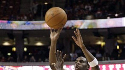 Los 76ers barren a Cavaliers; Bryant gana encuentro para Lakers