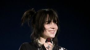 Billie Eilish veta el plástico desechable en su participación en Glastonbury