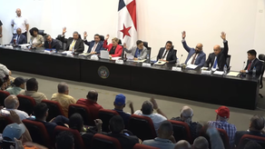 Comisión de Transporte rechaza anteproyecto para liberar concesiones de transporte público.