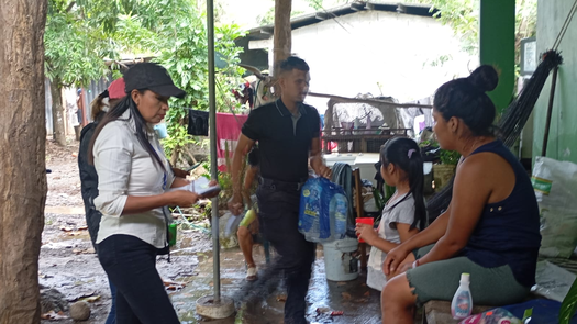 MIDES entrega ayuda humanitaria a familias afectadas por inundaciones en Tonosí. MIDES entrega ayuda humanitaria a familias afectadas por inundaciones en Tonosí.