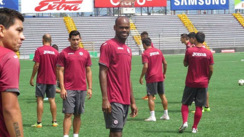 Machado anota para el Saprissa en el Clásico del fútbol tico