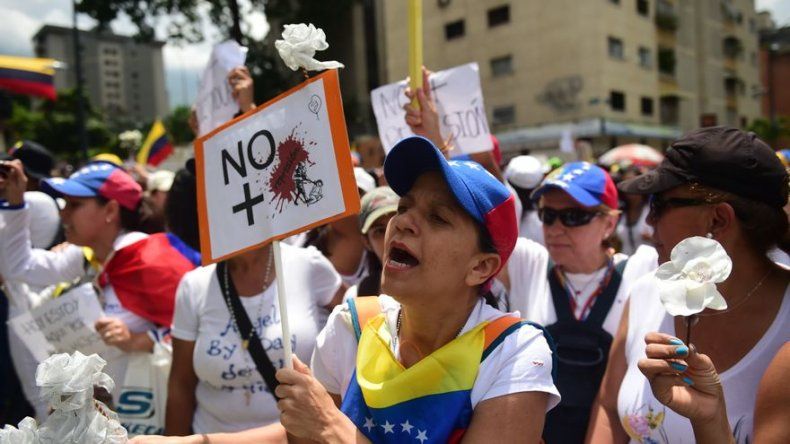 Mujeres Venezolanas Marchan Contra La Represión Y Por La Paz