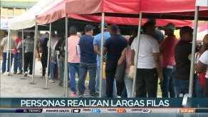 Siguen las largas filas en parque Francisco Arias Paredes para retiro de calcomanías vehiculares