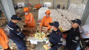 Guaidó dice si siguen bloqueos a ayudas venezolanos abrirán canal humanitario