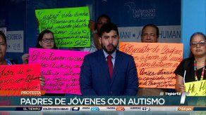 Padres de familia de jóvenes con autismo presentan denuncia contra el Centro Ann Sullivan Panamá