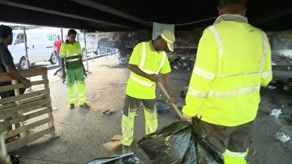 Molestia durante operativo de limpieza en el puente de San Miguelito