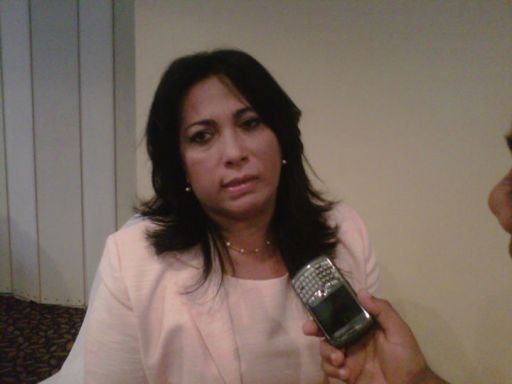 Defensora realiza visita sorpresa  a Migración