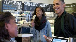Obama realiza compras en librería de Washington