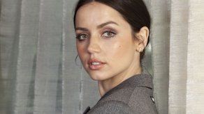 LINDSEY BAHR