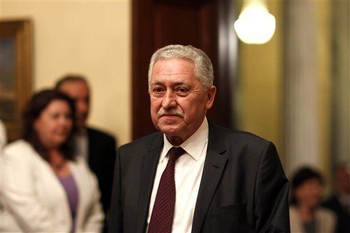 Negociaciones en busca de coalición en Grecia seguirán el martes