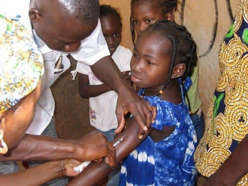 La OMS aprueba vacuna contra la meningitis A para bebés en África